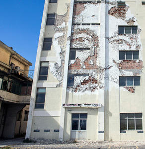 Vhils