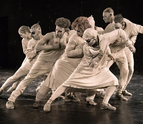 Lia Rodrigues avec les jeunes de la Maré