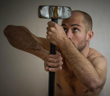 C’LE CHANTIER : Alexander Vanthournout / not standing