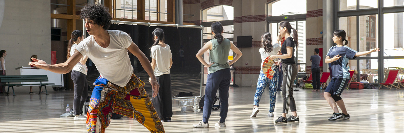 Free-access spaces for the performing arts